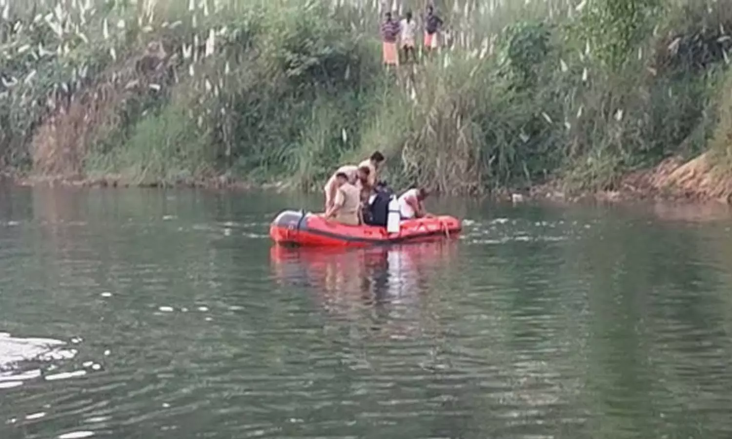 പമ്പാനദിയിൽ ഒഴുക്കിൽപെട്ട രണ്ടുപേരുടെ മൃതദേഹം കണ്ടെത്തി പമ്പാനദിയിൽ ഒഴുക്കിൽപെട്ട രണ്ടുപേരുടെ മൃതദേഹം കണ്ടെത്തി