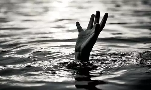 പത്തനംതിട്ടയിൽ മൂന്നുപേരെ ഒഴുക്കിൽപെട്ട് കാണാതായി പത്തനംതിട്ടയിൽ മൂന്നുപേരെ ഒഴുക്കിൽപെട്ട് കാണാതായി