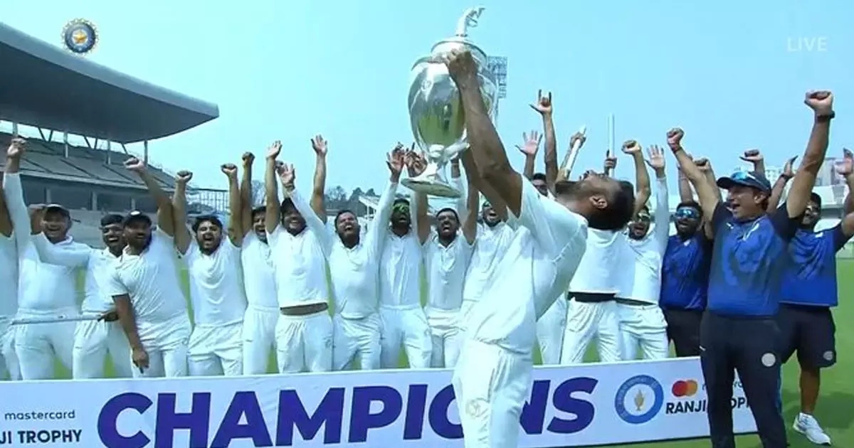 Saurastra ബംഗാളിനെ ഒമ്പത് വിക്കറ്റിന് തോൽപ്പിച്ചു; രഞ്ജി ട്രോഫി കിരീടം സൗരാഷ്ട്രയ്ക്ക് Saurastra ബംഗാളിനെ ഒമ്പത് വിക്കറ്റിന് തോൽപ്പിച്ചു; രഞ്ജി ട്രോഫി കിരീടം സൗരാഷ്ട്രയ്ക്ക്