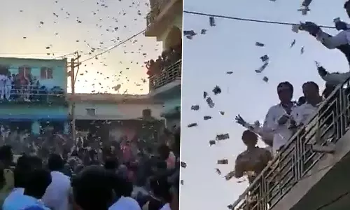 cashraininwedding, currencyraininGujaratwedding cashraininwedding, currencyraininGujaratwedding