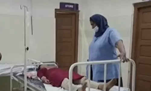 എസ്എഫ്‌ഐ വനിതാ നേതാവിനെ സിപിഎം ബ്രാഞ്ച് സെക്രട്ടറി ബൈക്കിടിച്ച് വീഴ്ത്തി മർദിച്ചുവെന്ന് പരാതി