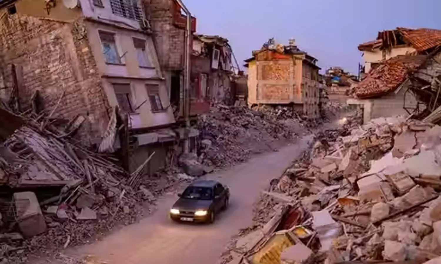 New temblor leaves 6 dead in turkey New temblor leaves 6 dead in turkey