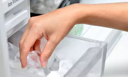 chewing  ice cubes,  ice cubes eating,ice cubes,anemia,Pica,Pica eating disorder,