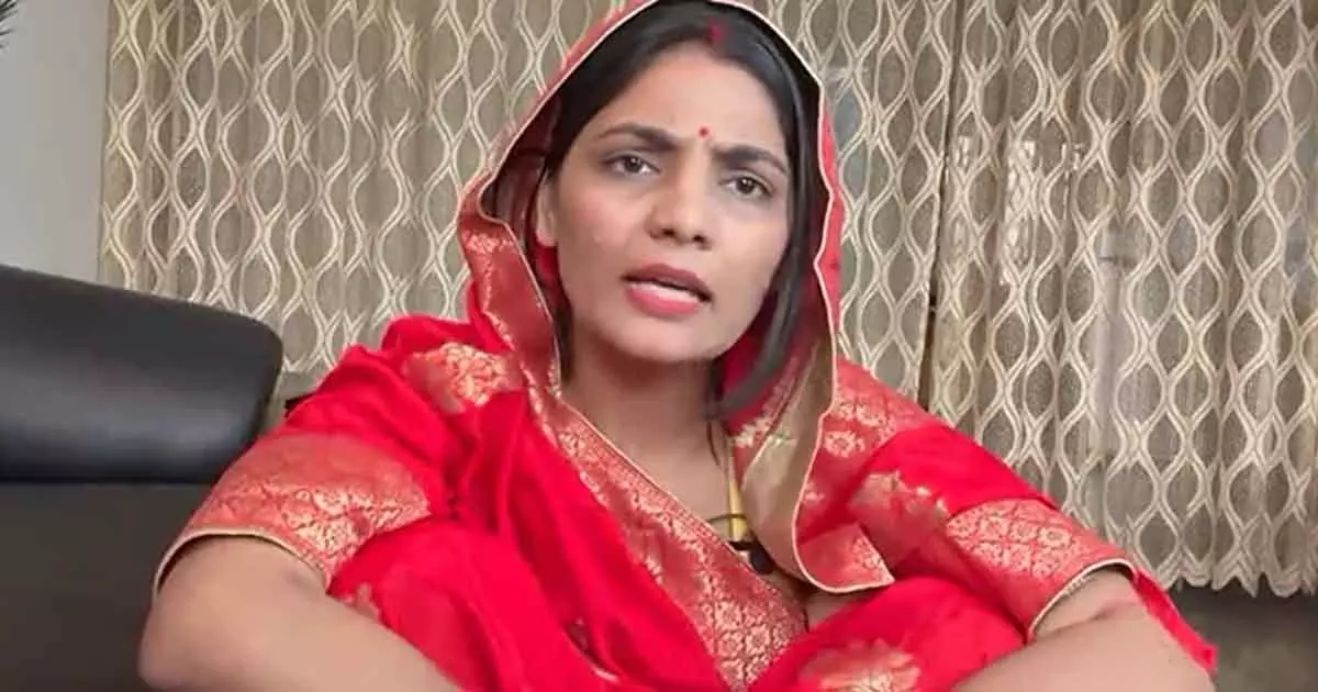 police notice to singer Neha Singh Rathore in uttar pradesh