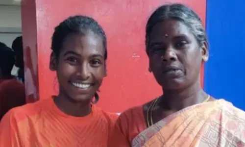 Sandhiya Ranganathan with mother Sandhiya Ranganathan with mother