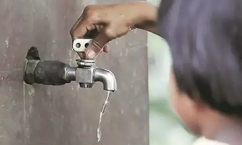 പശ്ചിമ കൊച്ചിയില്‍ ദുരന്തനിവാരണ നിയമപ്രകാരം ടാങ്കറുകള്‍ പിടിച്ചെടുത്ത് കുടിവെളളവിതരണം നടത്താനൊരുങ്ങി ജില്ലാ ഭരണകൂടം