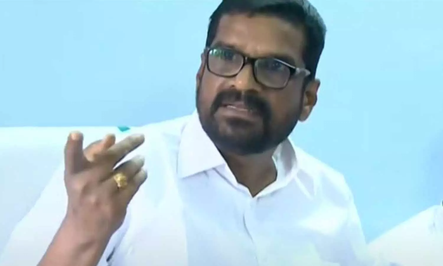 അനധികൃത സ്വത്ത് സമ്പാദനം; സി.പി.ഐ ജില്ലാ സെക്രട്ടറിക്കെതിരെ നീക്കം ശക്തമാക്കി പാർട്ടിയിലെ ഒരു വിഭാഗം അനധികൃത സ്വത്ത് സമ്പാദനം; സി.പി.ഐ ജില്ലാ സെക്രട്ടറിക്കെതിരെ നീക്കം ശക്തമാക്കി പാർട്ടിയിലെ ഒരു വിഭാഗം