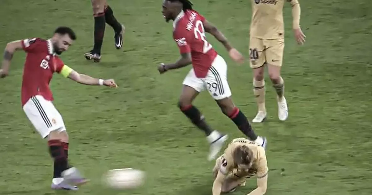 Bruno Fernandus, Frenkie De Jong,  Manchester United- Barcelona Match