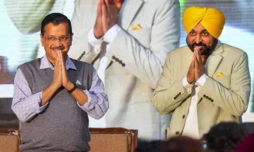 അരവിന്ദ് കെജ്രിവാളും ഭഗവന്ത് മാനും മുംബൈയിൽ; ഉദ്ധവ് താക്കറെയുമായി കൂടിക്കാഴ്ച