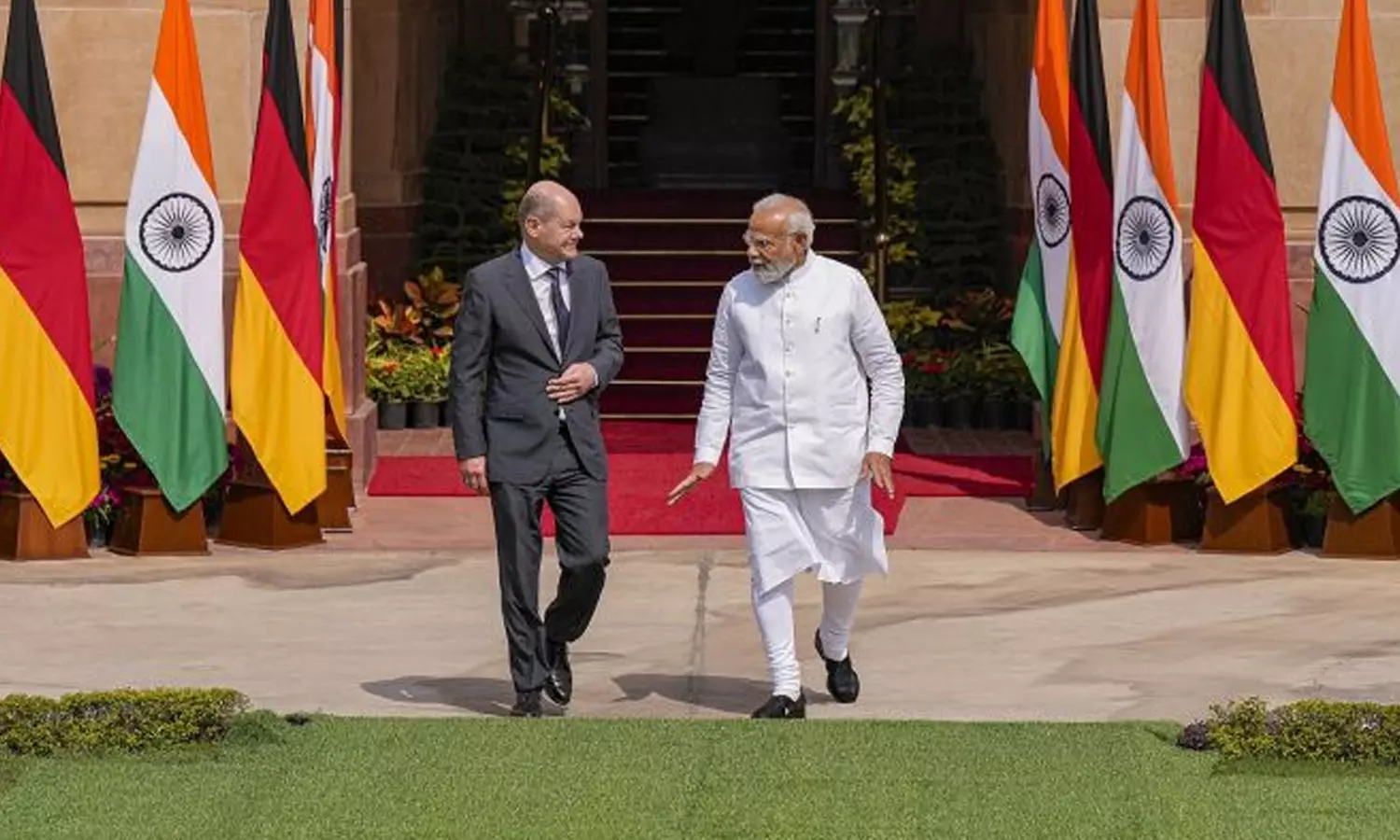 ലോക സമാധാനത്തിനായി ഒന്നിച്ച് പ്രവര്ത്തിക്കും; പ്രധാനമന്ത്രിയുമായി കൂടിക്കാഴ്ച് നടത്തി ജർമൻ ചാൻസലർ ഒലാഫ് ഷോള്സ് ലോക സമാധാനത്തിനായി ഒന്നിച്ച് പ്രവര്ത്തിക്കും; പ്രധാനമന്ത്രിയുമായി കൂടിക്കാഴ്ച് നടത്തി ജർമൻ ചാൻസലർ ഒലാഫ് ഷോള്സ്