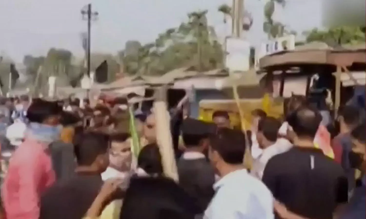 Attack, Union Minister, vehicle, bengal,