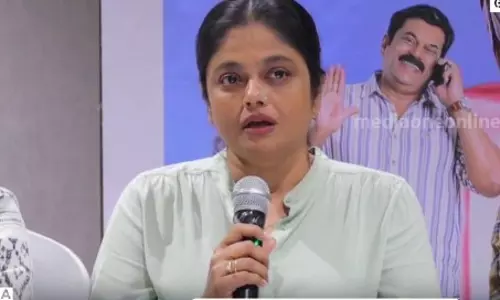 Manju Pillai on Reviews of film