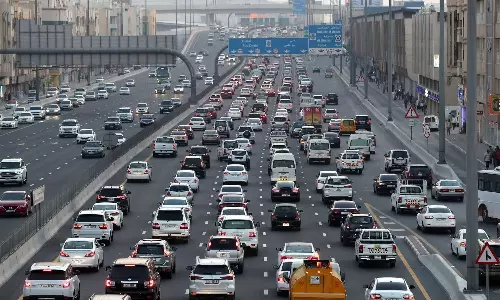 ഷാർജയിൽ ട്രാഫിക് പിഴകൾക്കുള്ള പിഴയില്‍ 50 ശതമാനം ഇളവ് പ്രഖ്യാപിച്ചു