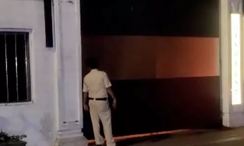 Two youths tried to break into Shah Rukh Khans house,  Shah Rukh Khans house, breaking news malayalam