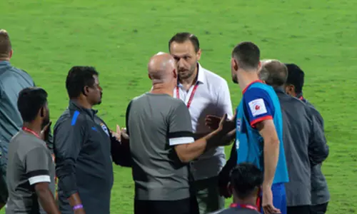 simon grayson, ivan Vukomanovic, Kerala Blasters, Bengaluru fc