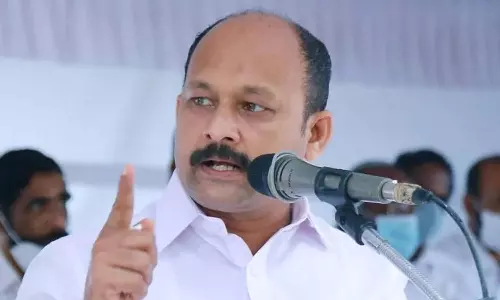 ബ്രഹ്മപുരം മാലിന്യപ്ലാന്റിലെ തീപിടിത്തം സിപിഎം ഉണ്ടാക്കിയത്; സോറ്റ ഇൻഫ്രാ ടെക്കിന്റെ നഷ്‌ടം നികത്താനുള്ള നീക്കമെന്ന് കോൺഗ്രസ്