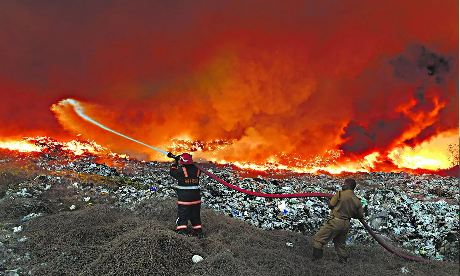 ബ്രഹ്മപുരത്തേക്ക് ഇനി പ്ലാസ്റ്റിക് മാലിന്യങ്ങൾ കൊണ്ടുപോകില്ല ബ്രഹ്മപുരത്തേക്ക് ഇനി പ്ലാസ്റ്റിക് മാലിന്യങ്ങൾ കൊണ്ടുപോകില്ല