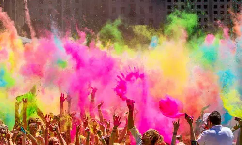 ഉത്തരേന്ത്യയിൽ ഇന്ന് ഹോളി; നിറങ്ങളിൽ നീരാടി ആഘോഷങ്ങൾ