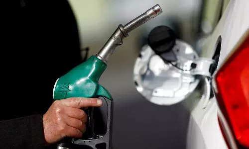 Hyderabad,Petrol bunk worker,crime news, Petrol pump worker thrashed,Breaking News Malayalam, Latest News, Mediaoneonline