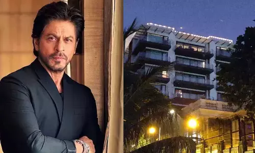 Shah Rukh Khan,Shah Rukh Khans Bunglow,Two men arrested Shah Rukh Khans bungalow , Pathaan ,