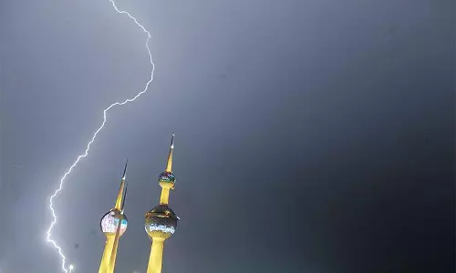 Chance of rain with thunder in Kuwait
