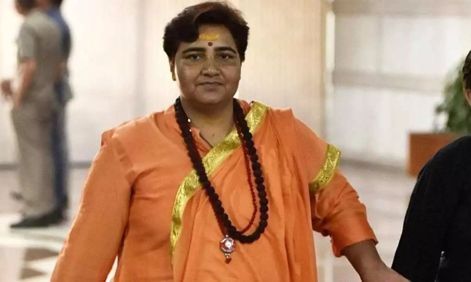 Should be thrown out of country: Pragya Thakur slams Rahul Gandhi Should be thrown out of country: Pragya Thakur slams Rahul Gandhi
