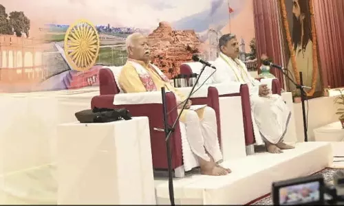 മുലായം സിങ് യാദവിനും ശരദ് യാദവിനും ആദരാഞ്ജലിയർപ്പിച്ച് ആർ.എസ്.എസ്