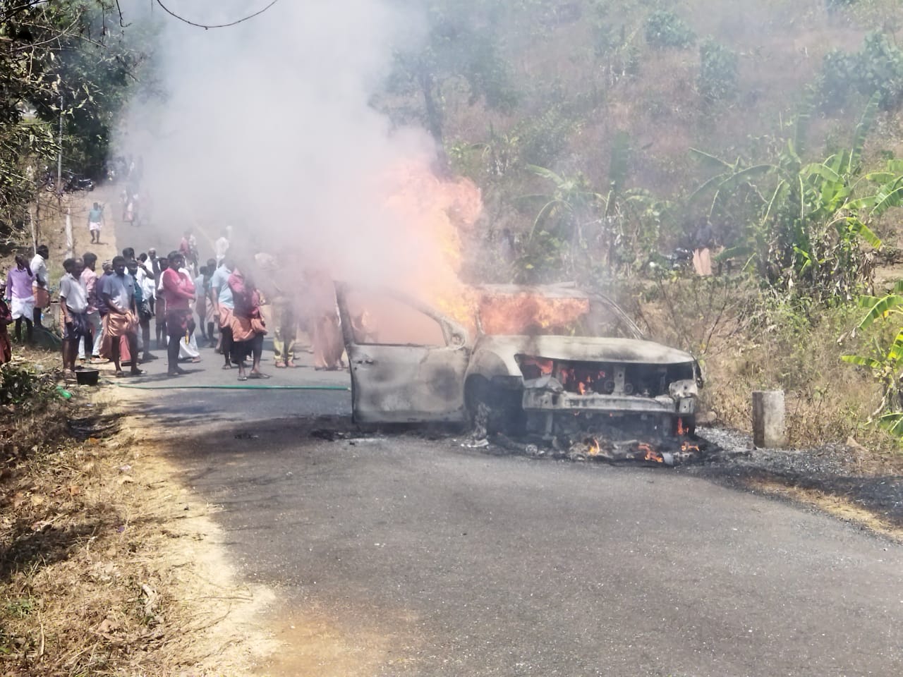 car burnt kasaragod,car,car fire,കാര്‍,തീപ്പിടിത്തം