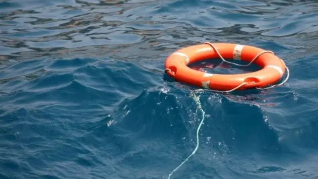 boat sinks off Madagascar boat sinks off Madagascar