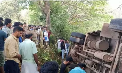 കോഴിക്കോട്ട് ബസും ബൈക്കും കൂട്ടിയിടിച്ച് അപകടം; ബൈക്ക് യാത്രികൻ മരിച്ചു