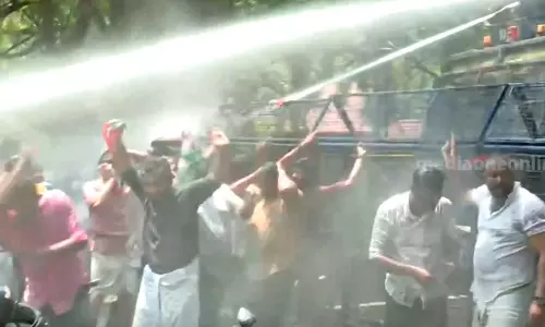 Opposition Youth Organizations March in kochi,kochi corporation March,youth congress march,Breaking News Malayalam, Latest News, Mediaoneonline,