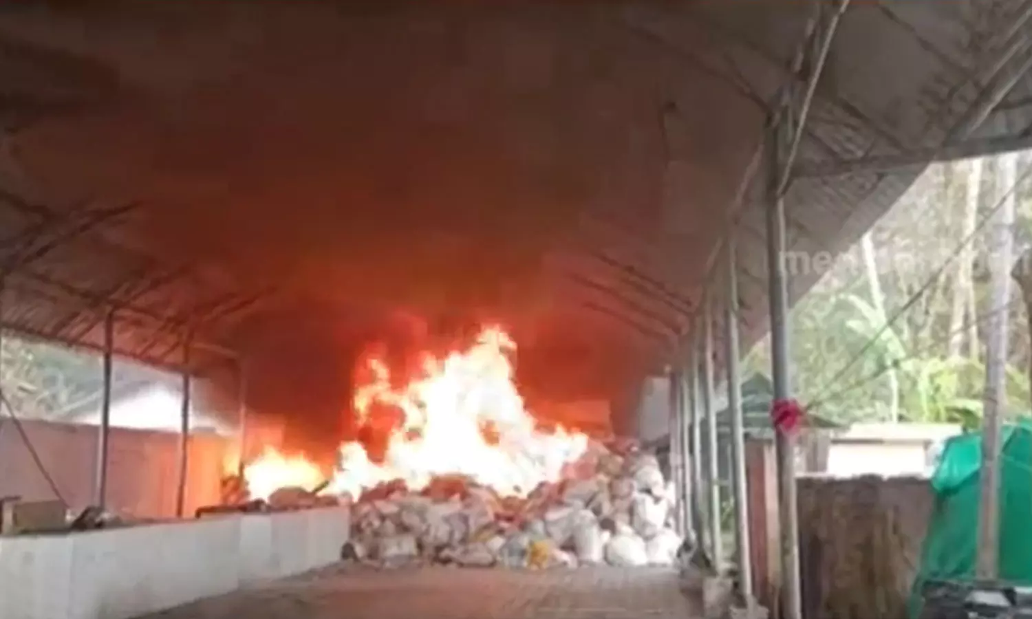 A fire broke out in the fish market in Pathanamthitta A fire broke out in the fish market in Pathanamthitta