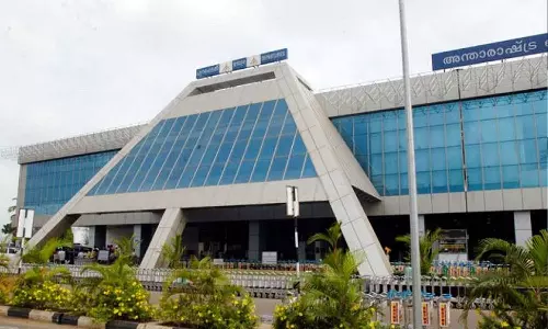 കരിപ്പൂരിൽ ക്യാപ്‌സ്യൂളുകളിലാക്കി കൊണ്ടുവന്ന ഒരു കോടിയുടെ സ്വർണം പിടികൂടി