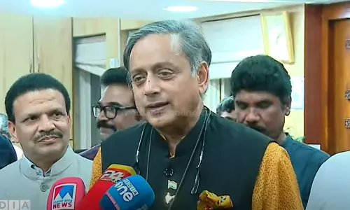 രാഹുലിനെ കേൾക്കാൻ ബിജെപിക്ക് താല്പര്യമില്ല; ലോക്സഭയിൽ സംസാരിക്കാൻ അവസരം നൽകിയില്ലെന്ന് ശശി തരൂർ രാഹുലിനെ കേൾക്കാൻ ബിജെപിക്ക് താല്പര്യമില്ല; ലോക്സഭയിൽ സംസാരിക്കാൻ അവസരം നൽകിയില്ലെന്ന് ശശി തരൂർ