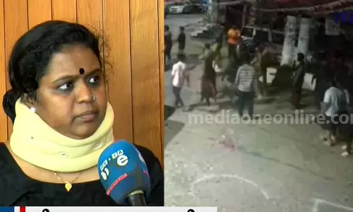 ഉപരോധത്തിനിടെ എസ്.എഫ്.ഐ പ്രവർത്തകർ ആക്രമിച്ചെന്ന് തിരുവനന്തപുരം ലോ കോളേജ് അധ്യാപിക