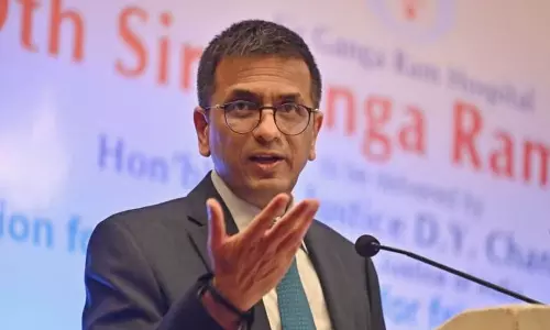 Online trolling of CJI DY Chandrachud: Opposition leaders write to President seeking urgent action, breaking news, ബ്രേക്കിങ് ന്യൂസ്, ചീഫ് ജസ്റ്റിസിനെതിരായ ട്രോളുകളിൽ ഭരണകക്ഷിക്കും പങ്കുണ്ട്; രാഷ്ട്രപതിക്ക് പരാതി നൽകി പ്രതിപക്ഷം Online trolling of CJI DY Chandrachud: Opposition leaders write to President seeking urgent action, breaking news, ബ്രേക്കിങ് ന്യൂസ്, ചീഫ് ജസ്റ്റിസിനെതിരായ ട്രോളുകളിൽ ഭരണകക്ഷിക്കും പങ്കുണ്ട്; രാഷ്ട്രപതിക്ക് പരാതി നൽകി പ്രതിപക്ഷം