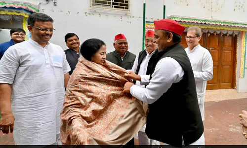 Mamata Banerjee, Akhilesh Yadav Agree On New Front