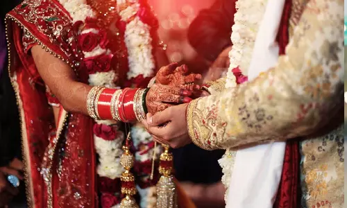 The contract divided one week for two wives; The young man went viral, The contract divided one week for two wives; The young man went viral,