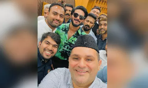 ദുല്‍ഖര്‍ ആവശ്യപ്പെട്ടു; സെല്‍ഫിയെടുത്ത് മുനവ്വറലി തങ്ങൾ