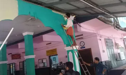 പച്ച പെയിന്റടിച്ചതിൽ പ്രതിഷേധം; തിരുമാന്ധാംകുന്ന് ക്ഷേത്ര വളപ്പിലെ കെട്ടിടത്തിന്റെ നിറം മാറ്റി