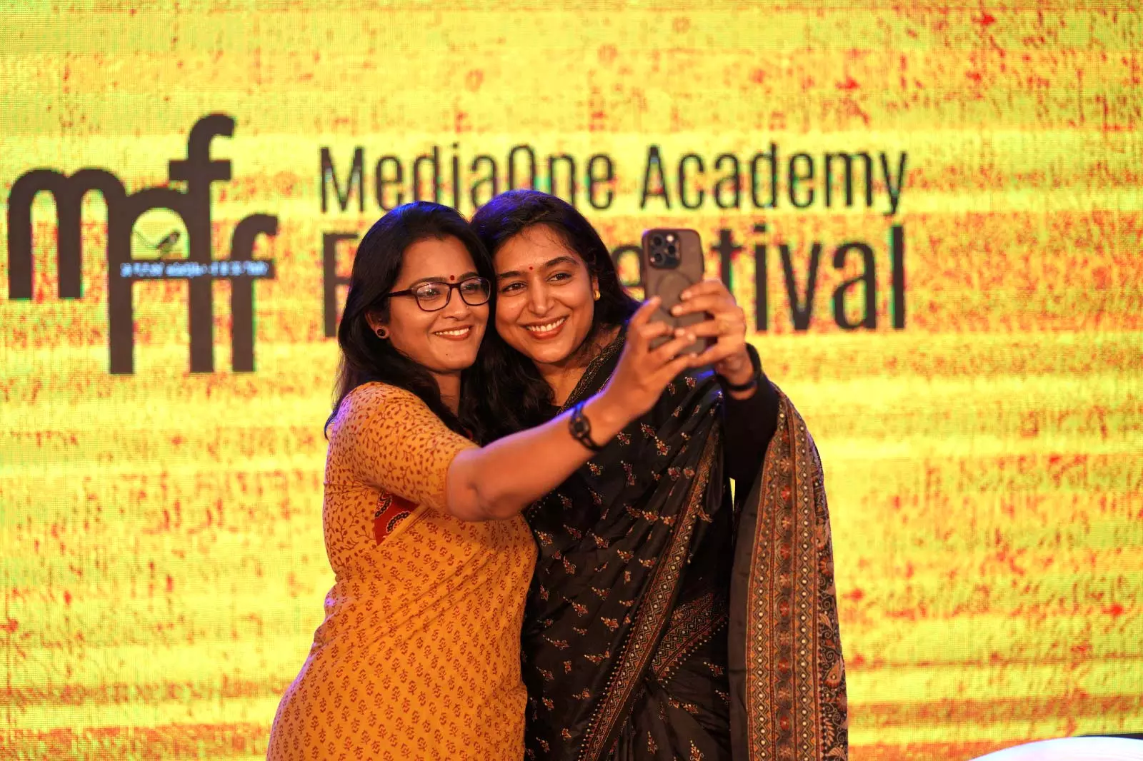 കാഴ്ചയുടെ വര്‍ണ്ണപ്പകിട്ട്