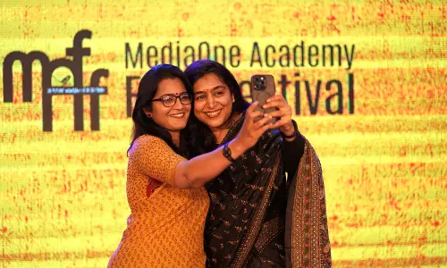 കാഴ്ചയുടെ വര്ണ്ണപ്പകിട്ട് കാഴ്ചയുടെ വര്ണ്ണപ്പകിട്ട്