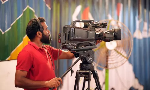 സ്റ്റാര്ട്ട്-കാമറ-ആക്ഷന് സ്റ്റാര്ട്ട്-കാമറ-ആക്ഷന്