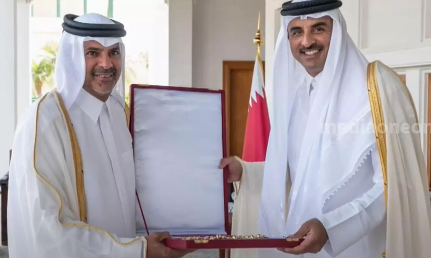 Amir awards Hamad bin Khalifa Sash to former Prime Minister
