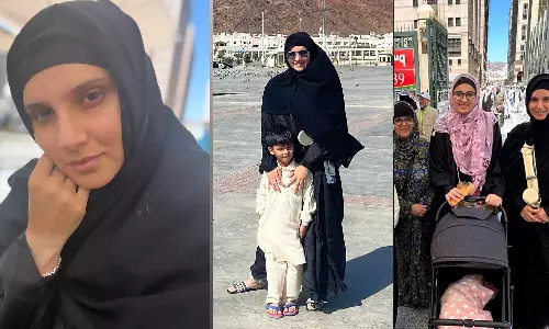 SaniaMirzaperformingUmrah