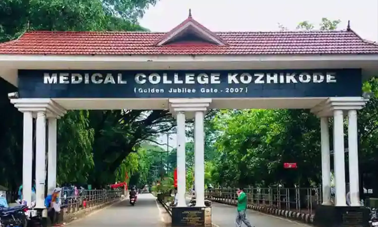 action against six employees, sexual assault in kozhikode medical college