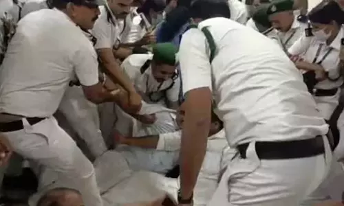 നിയമസഭാ കേസ്; പ്രതിപക്ഷ അംഗങ്ങൾക്കെതിരെ ചുമത്തിയ വകുപ്പ് നീക്കം ചെയ്തു