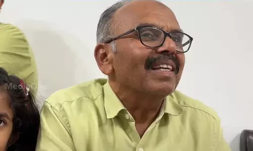 30 വർഷത്തിന് ശേഷം നാട്ടിലൊരു റമദാൻ; ഷാർജ രാജകൊട്ടാരം ജീവനക്കാരൻ മടങ്ങുന്നു 30 വർഷത്തിന് ശേഷം നാട്ടിലൊരു റമദാൻ; ഷാർജ രാജകൊട്ടാരം ജീവനക്കാരൻ മടങ്ങുന്നു