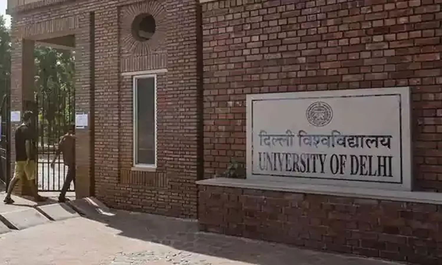 Delhi police arrests students who protested at DU