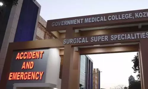 woman was molested in the hospital; A case will be filed today against the temporary employee, woman was molested in kozhikode medical college, ശസ്ത്രക്രിയ കഴിഞ്ഞ യുവതിക്ക് ആശുപത്രിയിൽ പീഡനം; മൊഴിമാറ്റാൻ സമ്മർദം ചെലുത്തിയ താൽക്കാലിക ജീവനക്കാരിക്കെതിരെ ഇന്ന് കേസെടുക്കും
